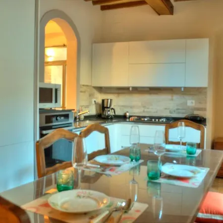 Casa Nella Corte Nel Centro Di Con Balcone Panoramico Wifi E Garage Auto Privato Lejlighed