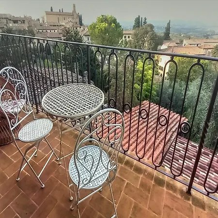 Casa Nella Corte Nel Centro Di Con Balcone Panoramico Wifi E Garage Auto Privato Lejlighed *