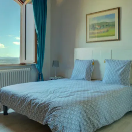 Casa Nella Corte Nel Centro Di Con Balcone Panoramico Wifi E Garage Auto Privato
