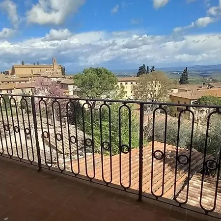 Casa Nella Corte Nel Centro Di Con Balcone Panoramico Wifi E Garage Auto Privato *