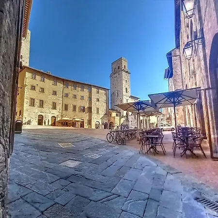 Lejlighed Casa Nella Corte Nel Centro Di Con Balcone Panoramico Wifi E Garage Auto Privato *