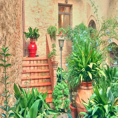 Casa Nella Corte Nel Centro Di Con Balcone Panoramico Wifi E Garage Auto Privato * San Gimignano