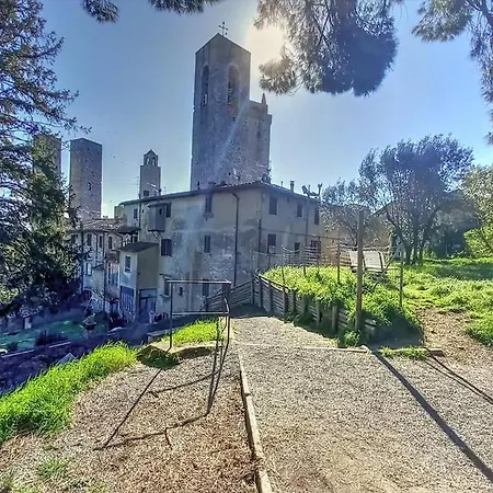 Lejlighed Casa Nella Corte Nel Centro Di Con Balcone Panoramico Wifi E Garage Auto Privato