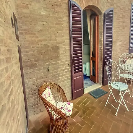 Daire Casa Nella Corte Nel Centro Di Con Balcone Panoramico Wifi E Garage Auto Privato *